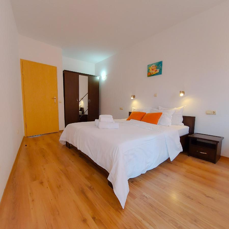 Tomi Family Apartments Pantai Sunny Bagian luar foto