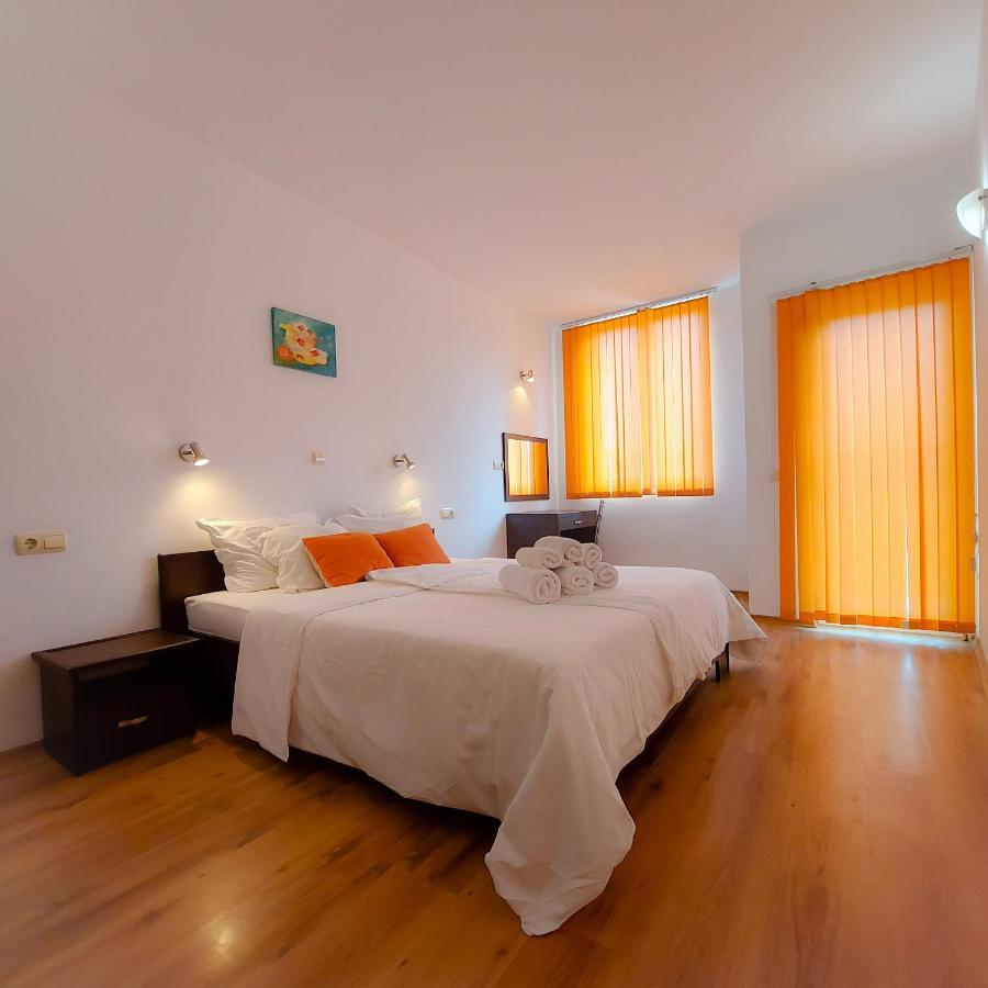 Tomi Family Apartments Pantai Sunny Bagian luar foto