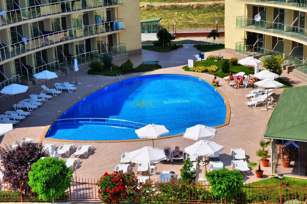 Tomi Family Apartments Pantai Sunny Ruang foto