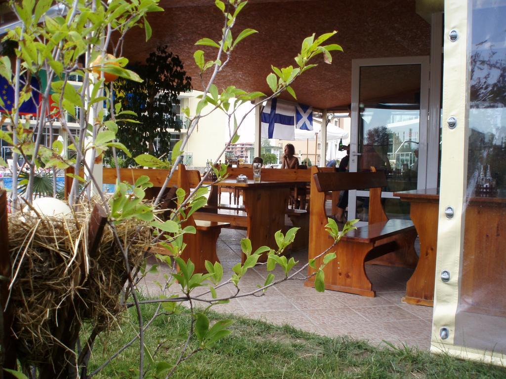 Tomi Family Apartments Pantai Sunny Bagian luar foto
