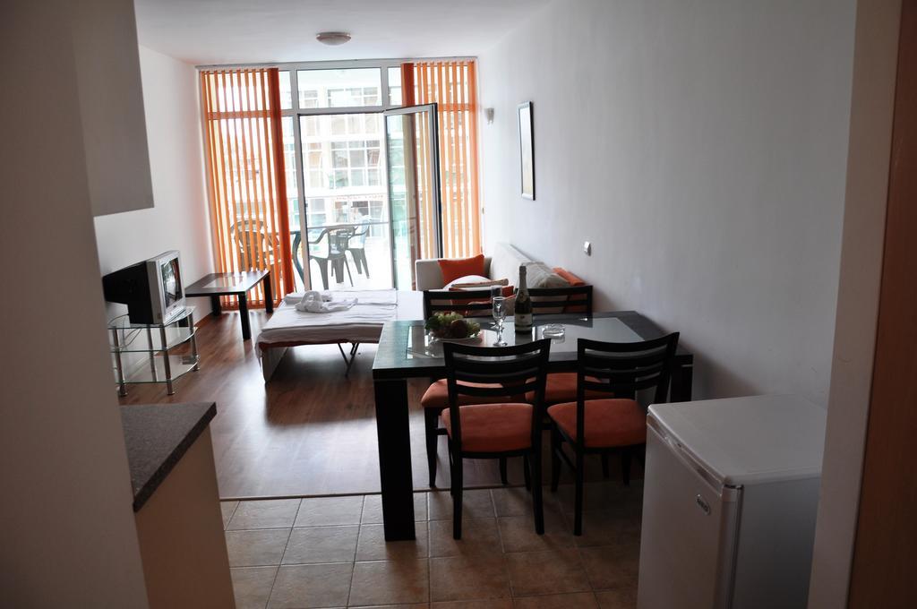 Tomi Family Apartments Pantai Sunny Ruang foto