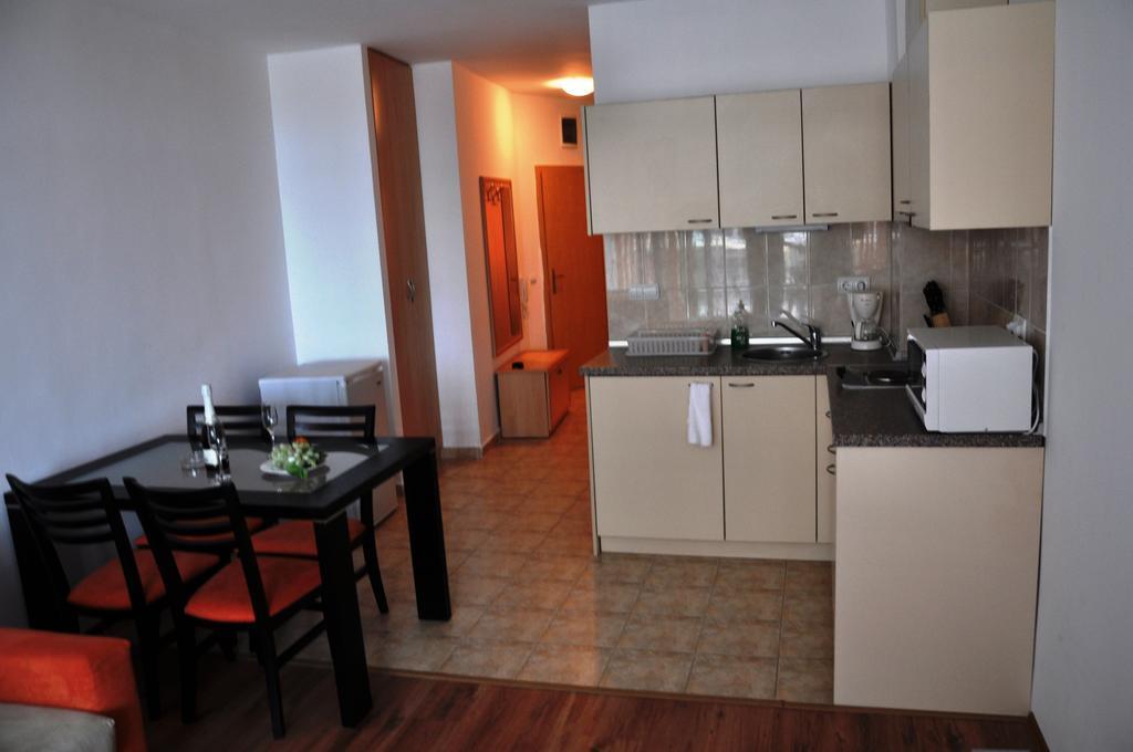 Tomi Family Apartments Pantai Sunny Ruang foto
