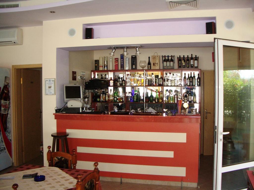 Tomi Family Apartments Pantai Sunny Bagian luar foto