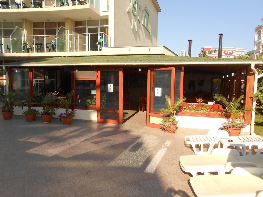 Tomi Family Apartments Pantai Sunny Bagian luar foto