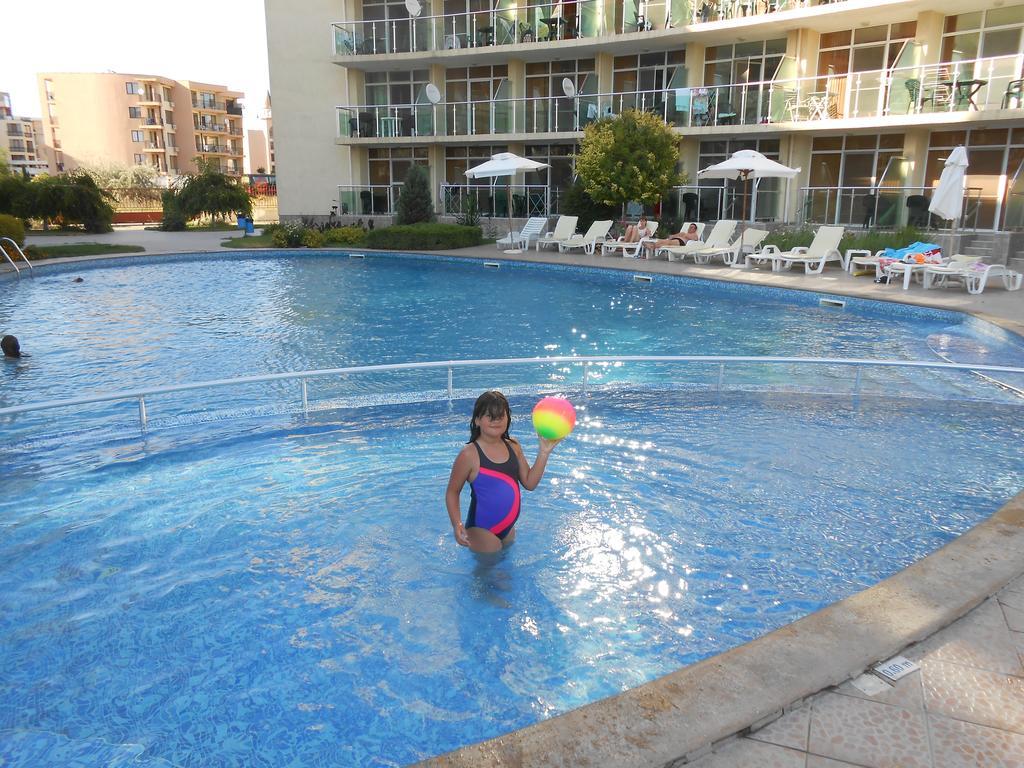 Tomi Family Apartments Pantai Sunny Bagian luar foto