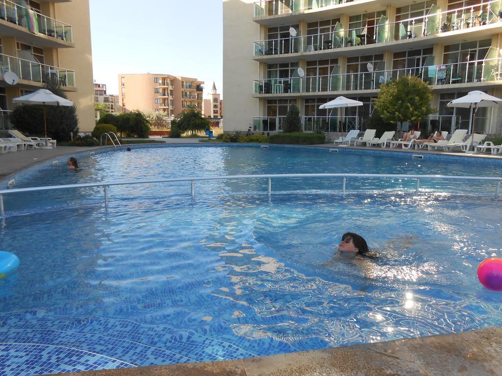 Tomi Family Apartments Pantai Sunny Bagian luar foto